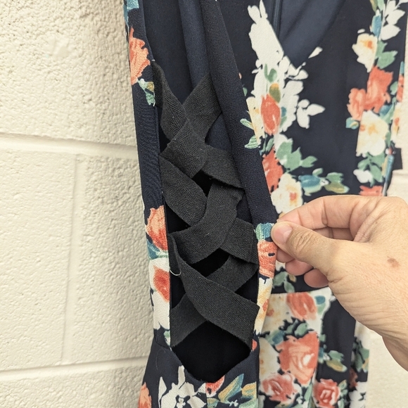 Love Riche Small Floral Sleeveless Dress Lattice Sides - Picture 10 of 14